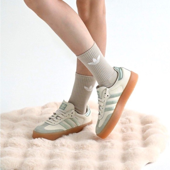 adidas Originals Sambae
Women's/Shoes/Casual Sneakers/Casual Soccer Sneakers - Picture 2 of 7